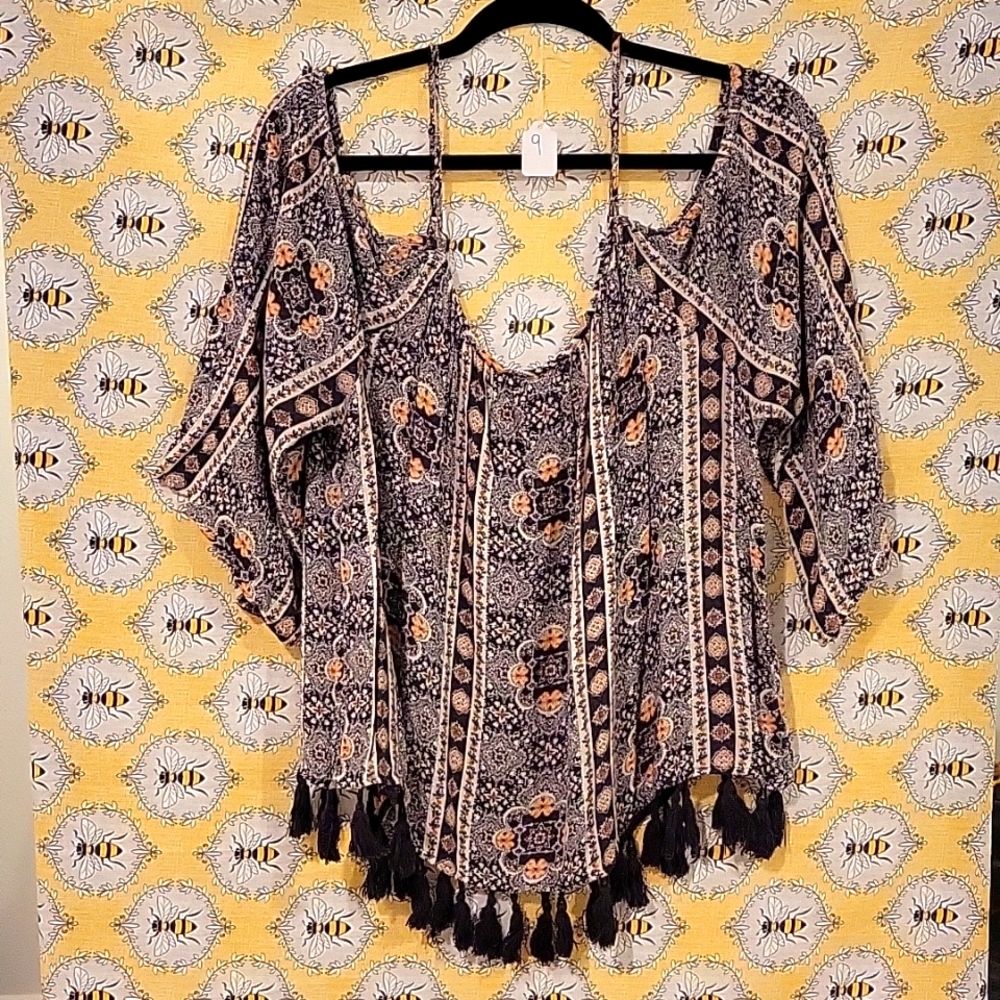 Gently Worn, American Eagle, XL, Floral, Cold Shoulder Fashion Top